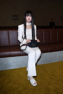 Ngoc Han Pham feet photo thumbnail