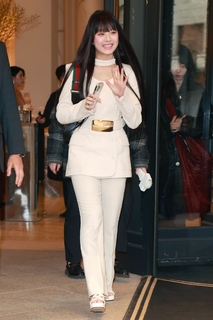 Ngoc Han Pham feet photo thumbnail