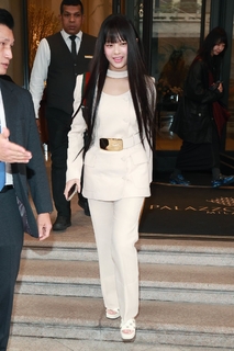 Ngoc Han Pham feet photo thumbnail