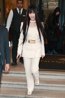 Ngoc Han Pham feet photo thumbnail