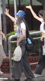 Ngoc Han Pham feet photo thumbnail