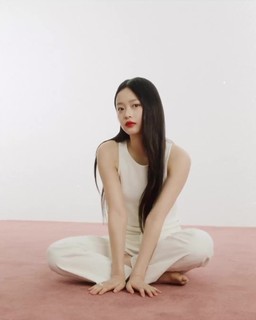 Ngoc Han Pham feet photo thumbnail