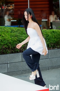 Ngoc Han Pham feet photo thumbnail