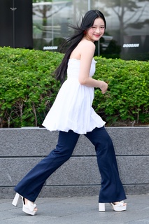 Ngoc Han Pham feet photo thumbnail