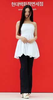 Ngoc Han Pham feet photo thumbnail