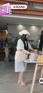 Ngoc Han Pham feet photo thumbnail