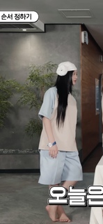 Ngoc Han Pham feet photo thumbnail