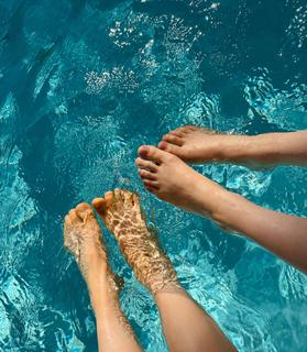 Ngoc Han Pham feet photo thumbnail