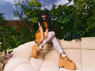 Ngoc Han Pham feet photo thumbnail