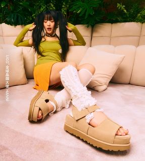 Ngoc Han Pham feet photo thumbnail