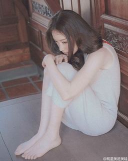 Ni Ni feet photo 16
