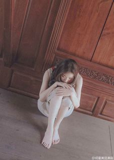 Ni Ni feet photo 14