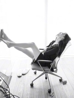 Ni Ni feet photo 10