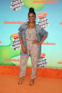 Nia Long feet photo thumbnail