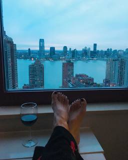 Nia Peeples feet photo thumbnail