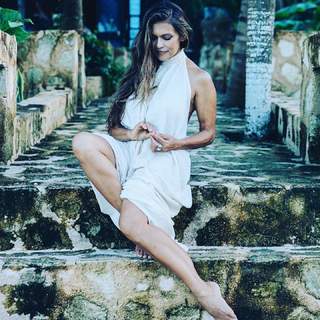 Nia Peeples feet photo thumbnail