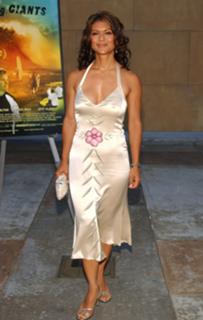 Nia Peeples feet photo thumbnail