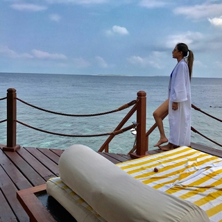Nia Sharma feet photo thumbnail
