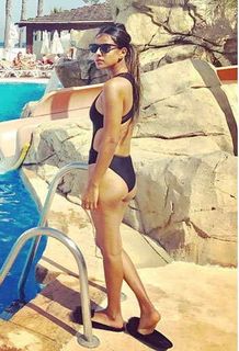 Nia Sharma feet photo thumbnail