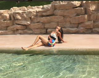 Nia Sharma feet photo thumbnail