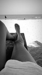 Nia Sharma feet photo thumbnail