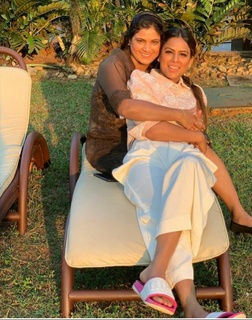 Nia Sharma feet photo thumbnail