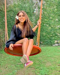 Nia Sharma feet photo thumbnail