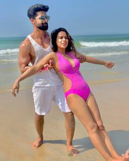 Nia Sharma feet photo thumbnail
