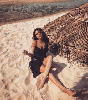 Nia Sharma feet photo thumbnail