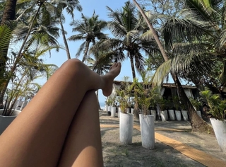 Nia Sharma feet photo thumbnail