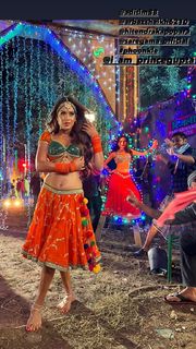 Nia Sharma feet photo thumbnail