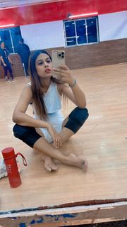 Nia Sharma feet photo thumbnail