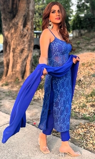 Nia Sharma feet photo thumbnail