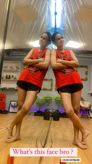 Nia Sharma feet photo thumbnail