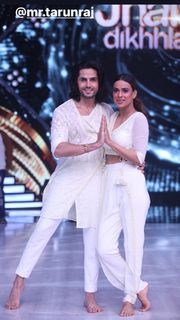 Nia Sharma feet photo thumbnail