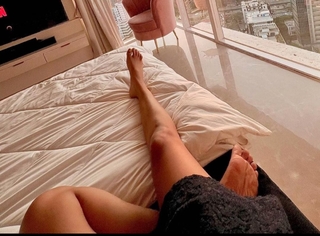 Nia Sharma feet photo thumbnail