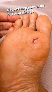 Nia Sharma feet photo thumbnail