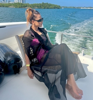 Nia Sharma feet photo thumbnail