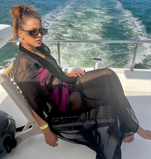 Nia Sharma feet photo thumbnail