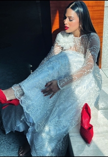 Nia Sharma feet photo thumbnail