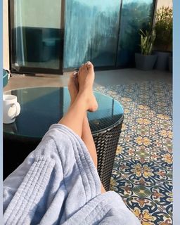 Nia Sharma feet photo thumbnail