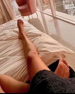 Nia Sharma feet photo thumbnail