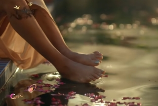 Nia Sharma feet photo thumbnail