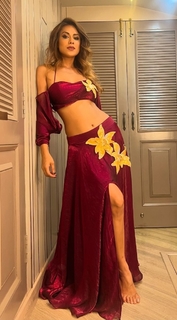 Nia Sharma feet photo thumbnail