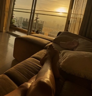 Nia Sharma feet photo thumbnail