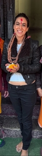 Nia Sharma feet photo thumbnail