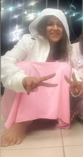 Nia Sharma feet photo thumbnail