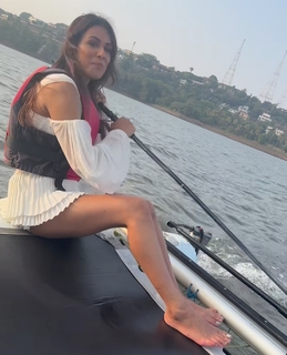 Nia Sharma feet photo thumbnail