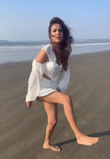 Nia Sharma feet photo thumbnail