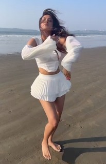 Nia Sharma feet photo thumbnail